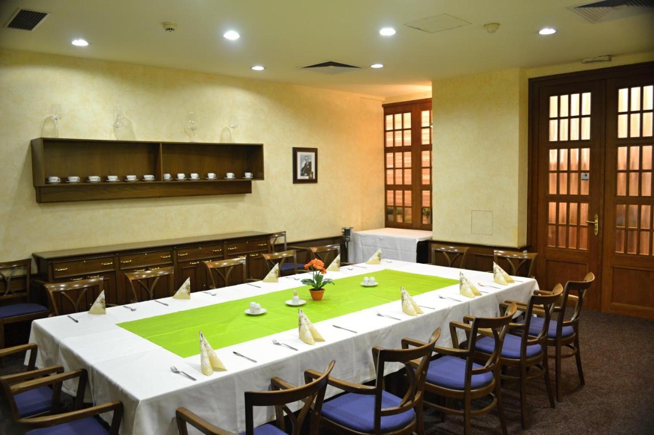 Hostel Masarykova Prague Ngoại thất bức ảnh